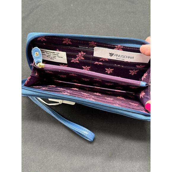 Anuschka Sea Treasures Wallet Wristlet Blue Shells NWT - Picture 10 of 13